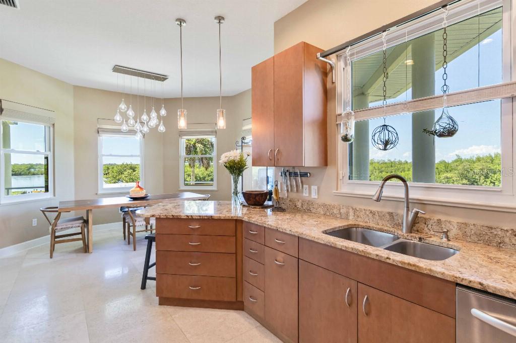 Image 18 of 38 For 6511 Bayshore Road