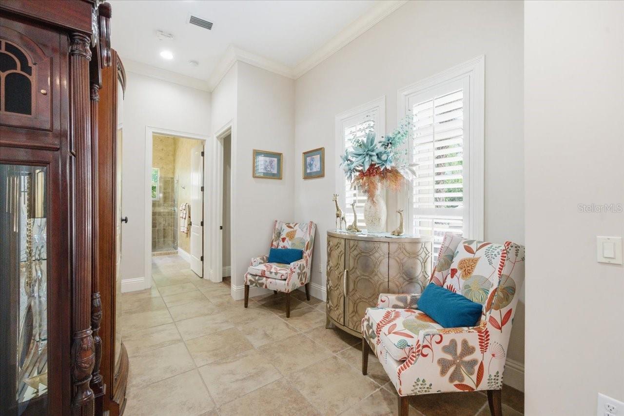 Listing photo id 11 for 18258 Wayne Road