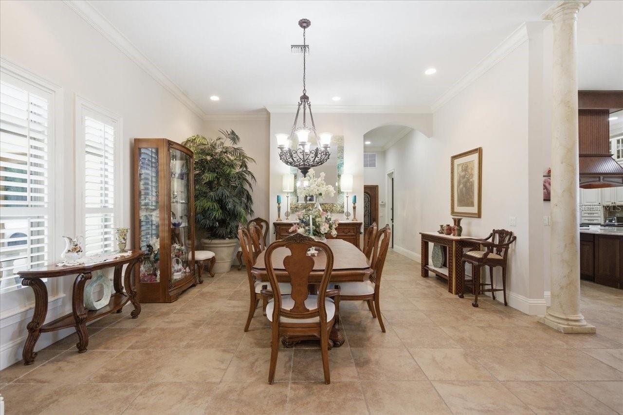 Listing photo id 13 for 18258 Wayne Road