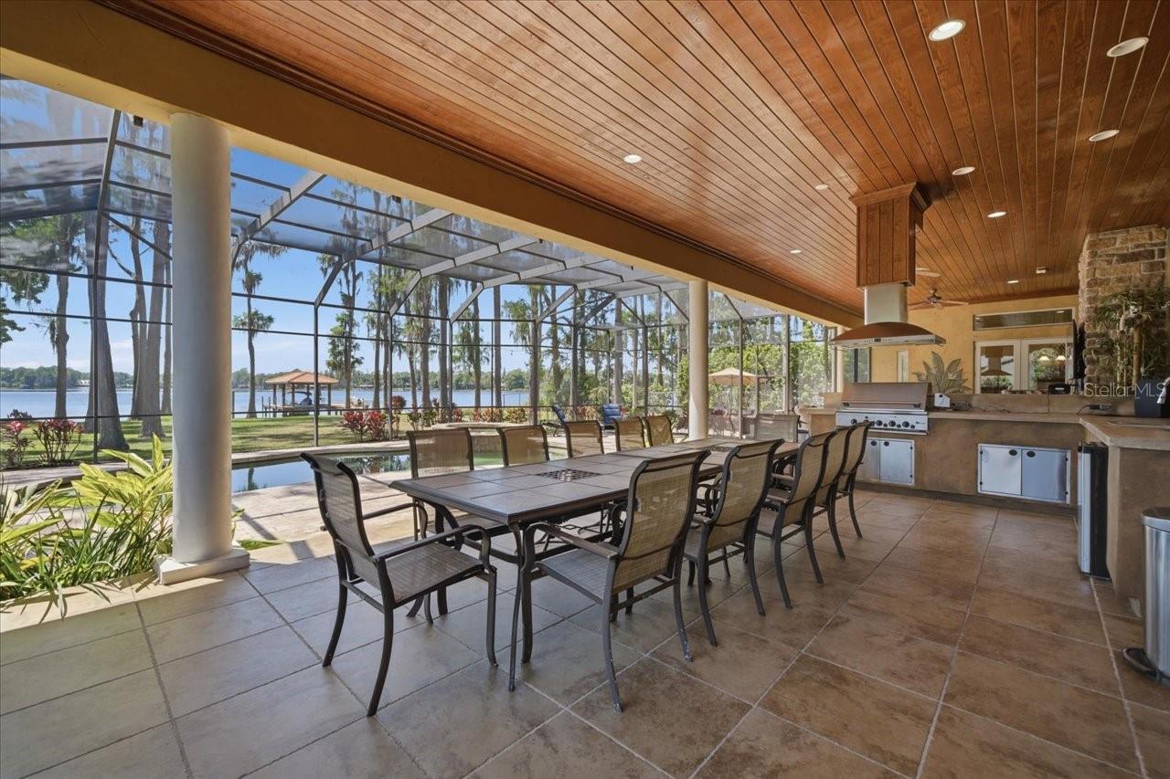 Listing photo id 1 for 18258 Wayne Road