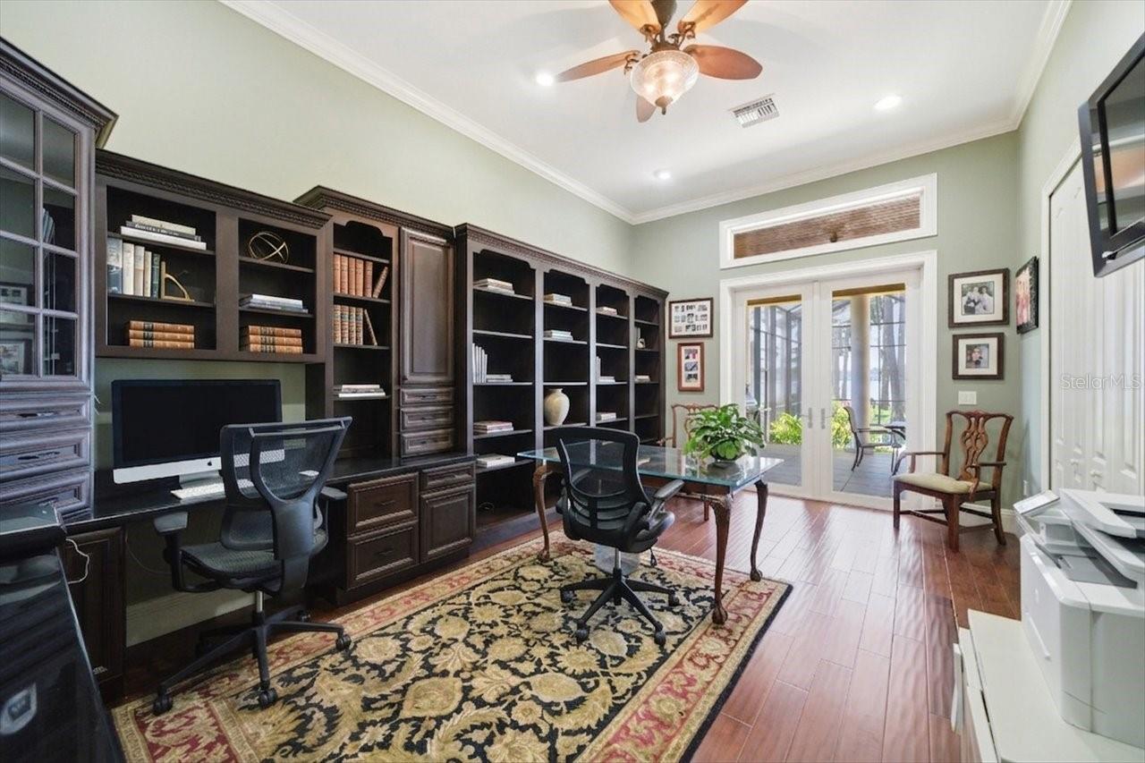 Listing photo id 30 for 18258 Wayne Road