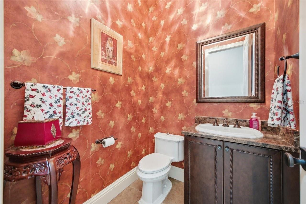 Listing photo id 32 for 18258 Wayne Road