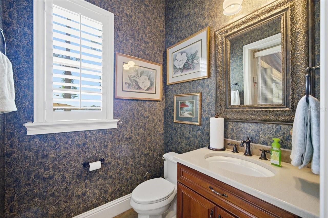 Listing photo id 35 for 18258 Wayne Road