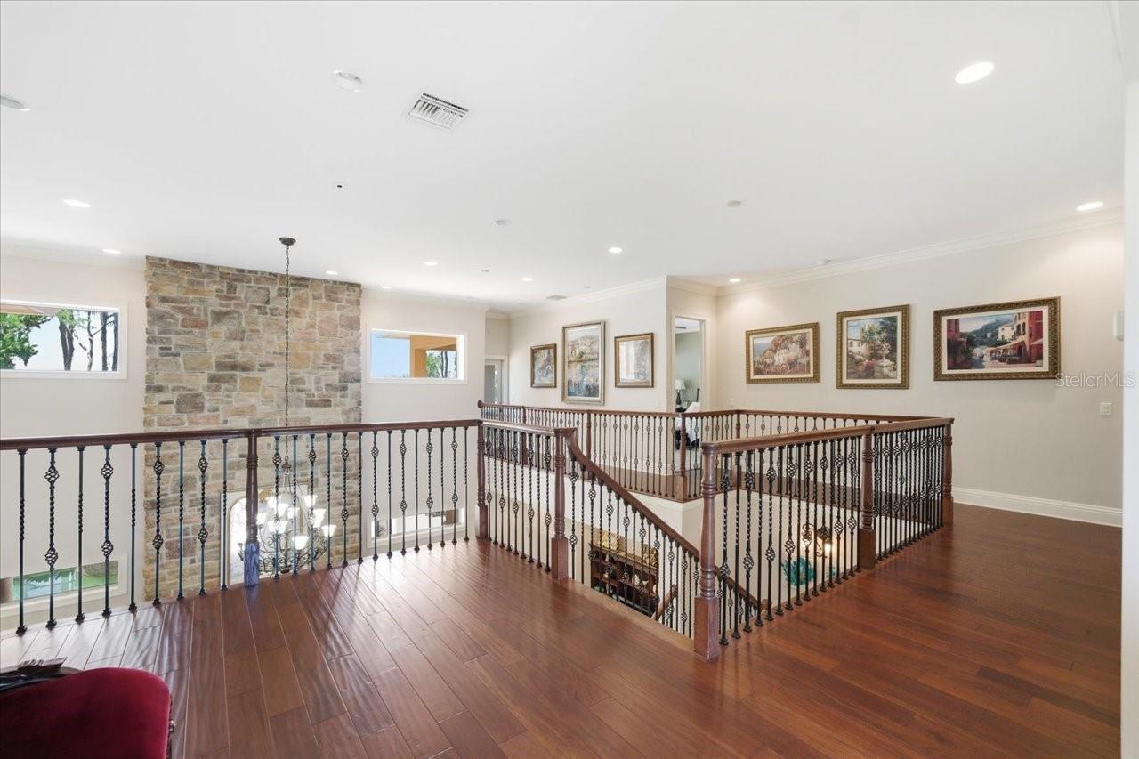 Listing photo id 38 for 18258 Wayne Road