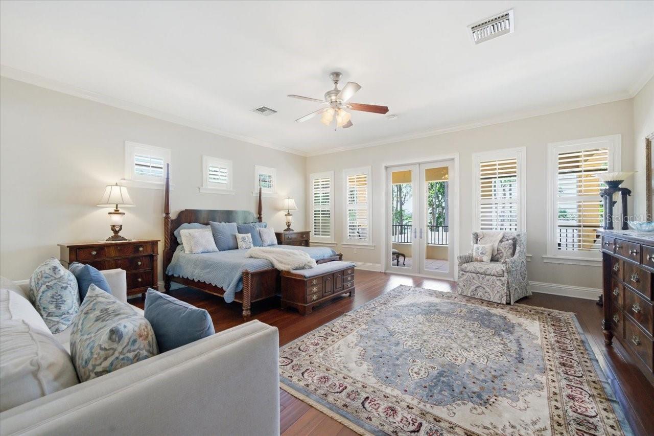 Listing photo id 41 for 18258 Wayne Road