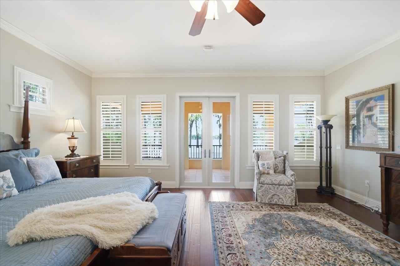 Listing photo id 42 for 18258 Wayne Road