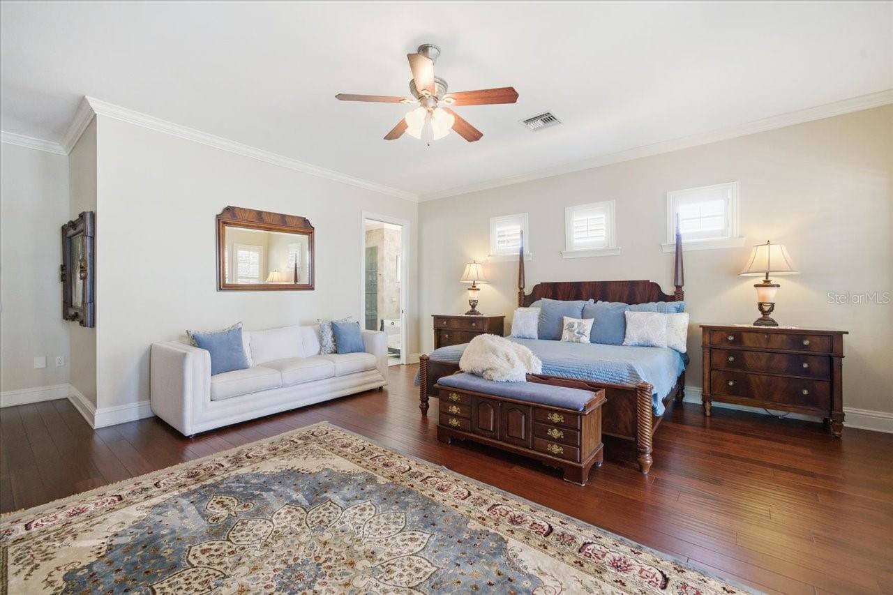 Listing photo id 43 for 18258 Wayne Road