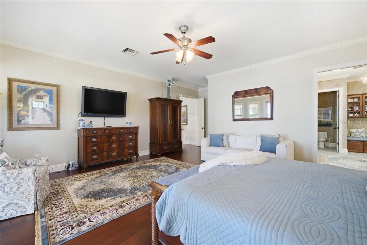 Listing photo id 44 for 18258 Wayne Road