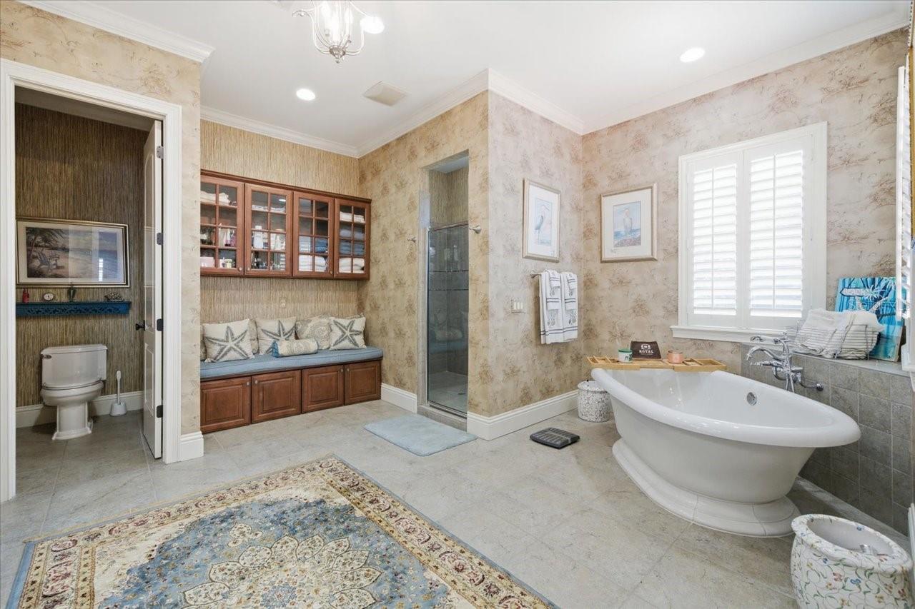 Listing photo id 45 for 18258 Wayne Road