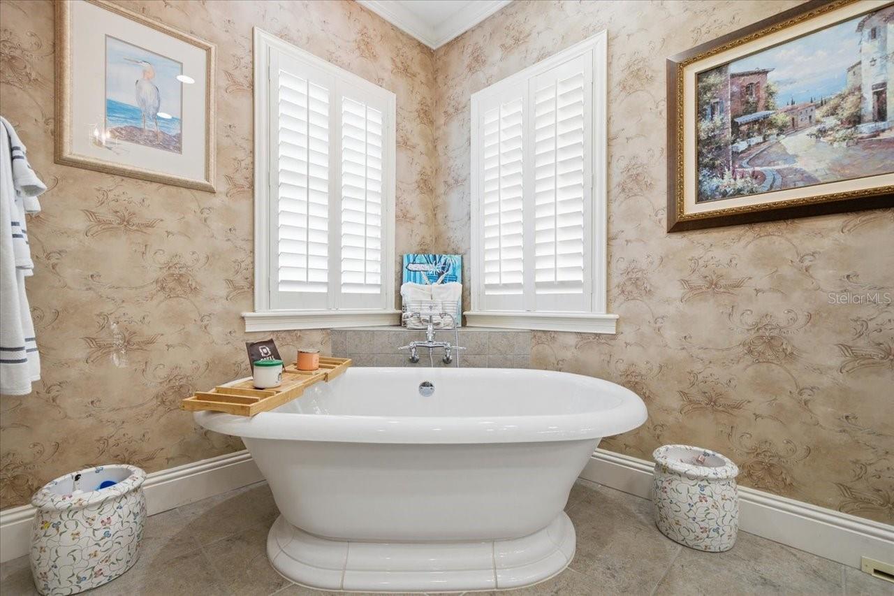 Listing photo id 47 for 18258 Wayne Road