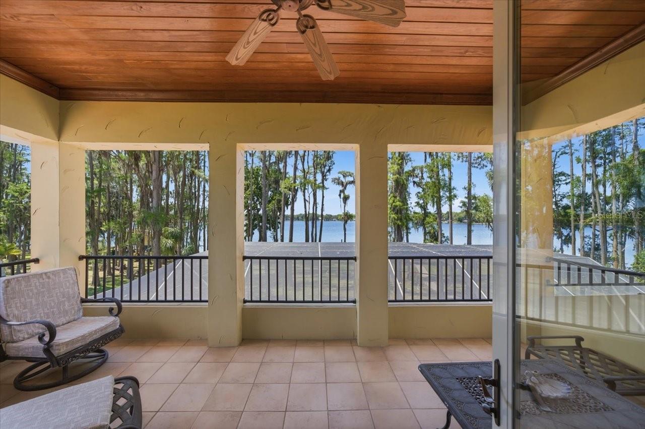 Listing photo id 49 for 18258 Wayne Road