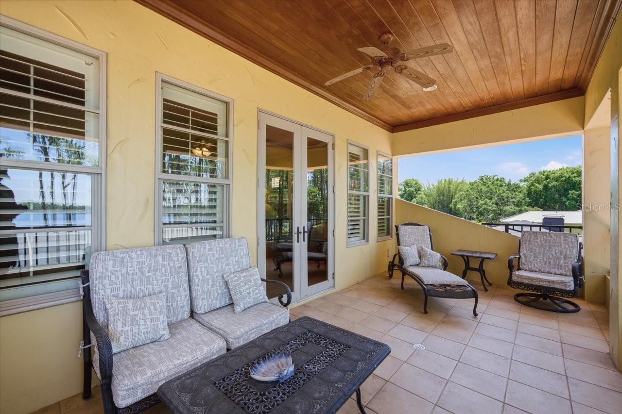 Listing photo id 50 for 18258 Wayne Road