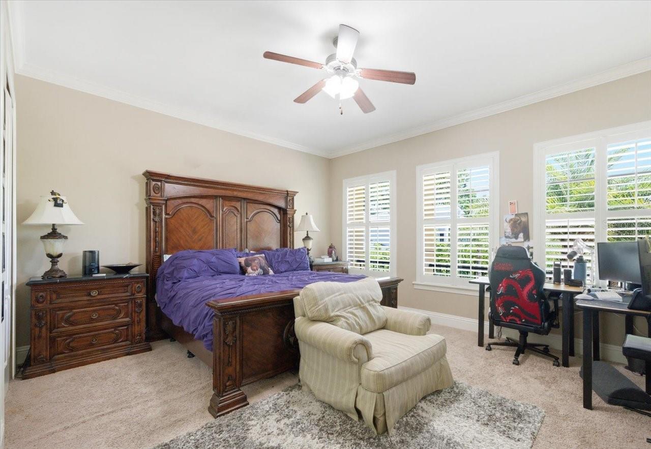 Listing photo id 57 for 18258 Wayne Road