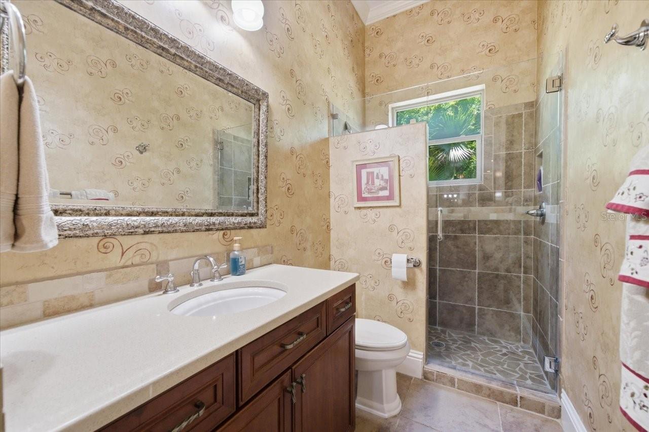 Listing photo id 62 for 18258 Wayne Road