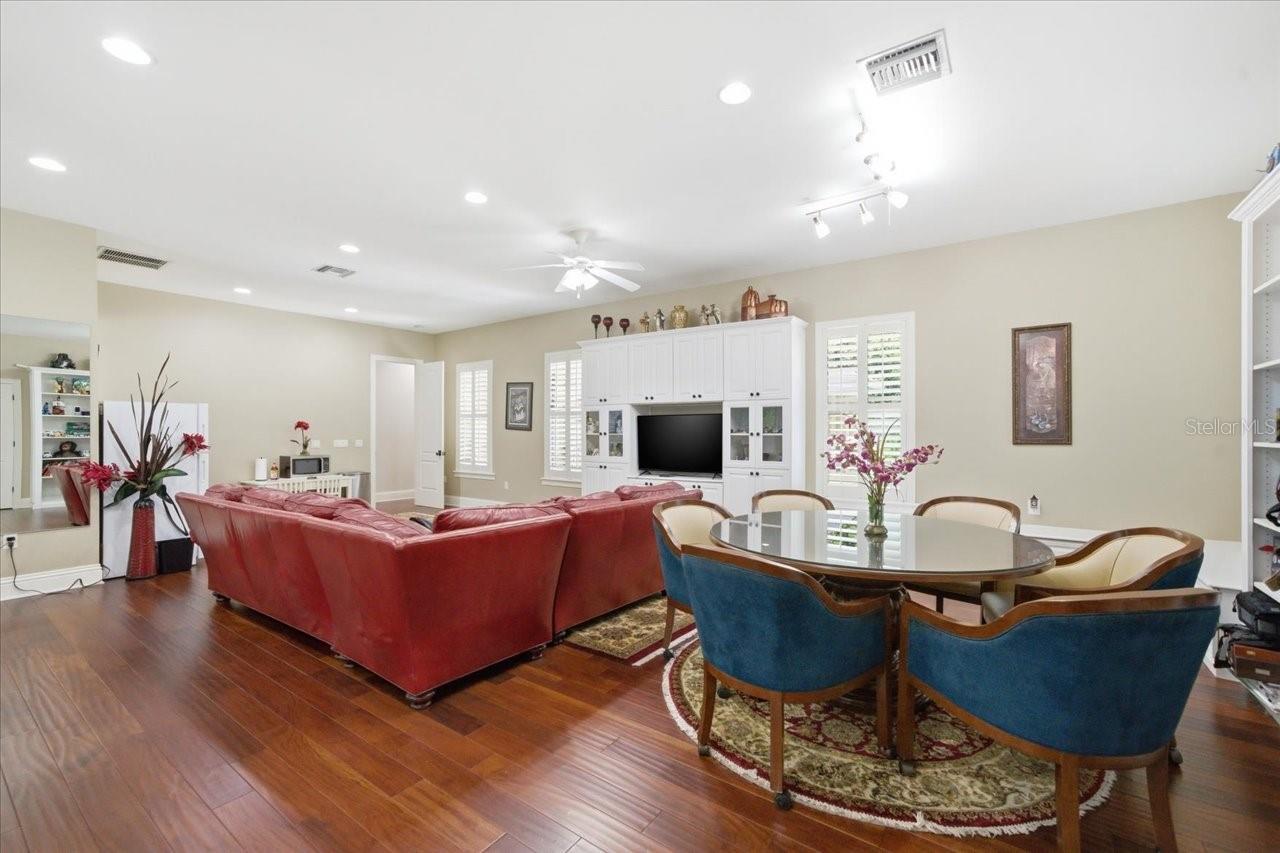Listing photo id 65 for 18258 Wayne Road