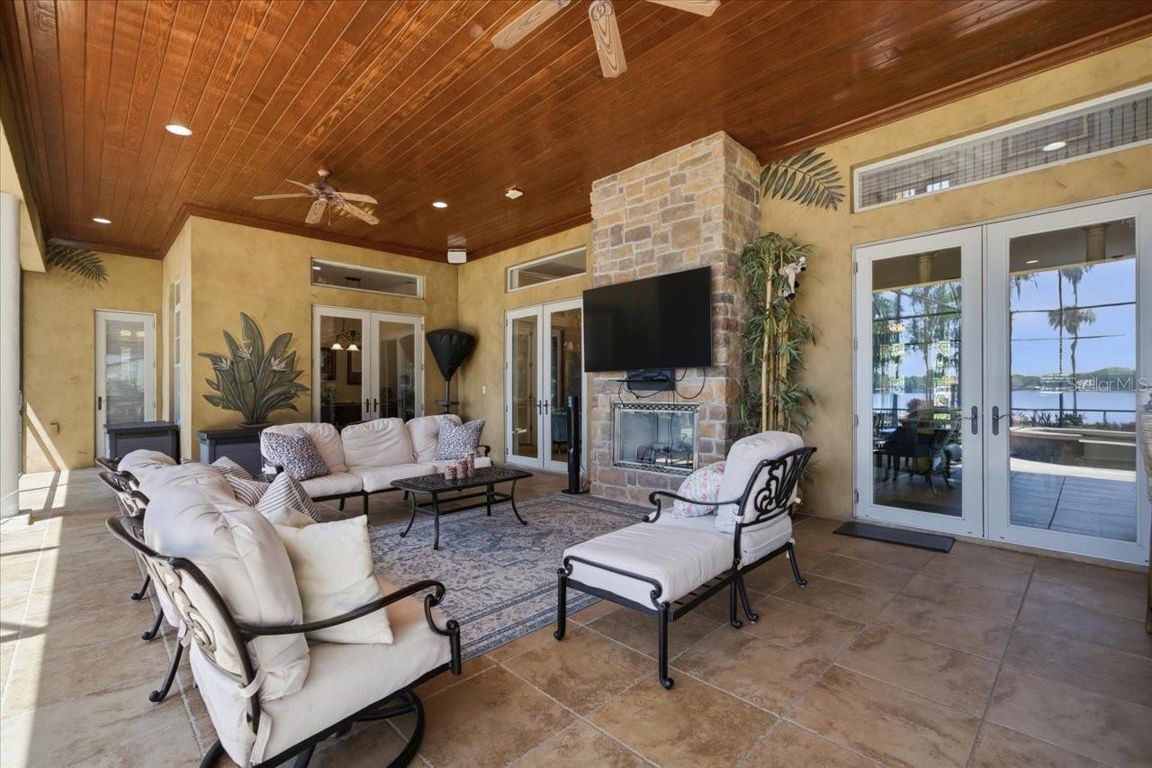 Listing photo id 68 for 18258 Wayne Road