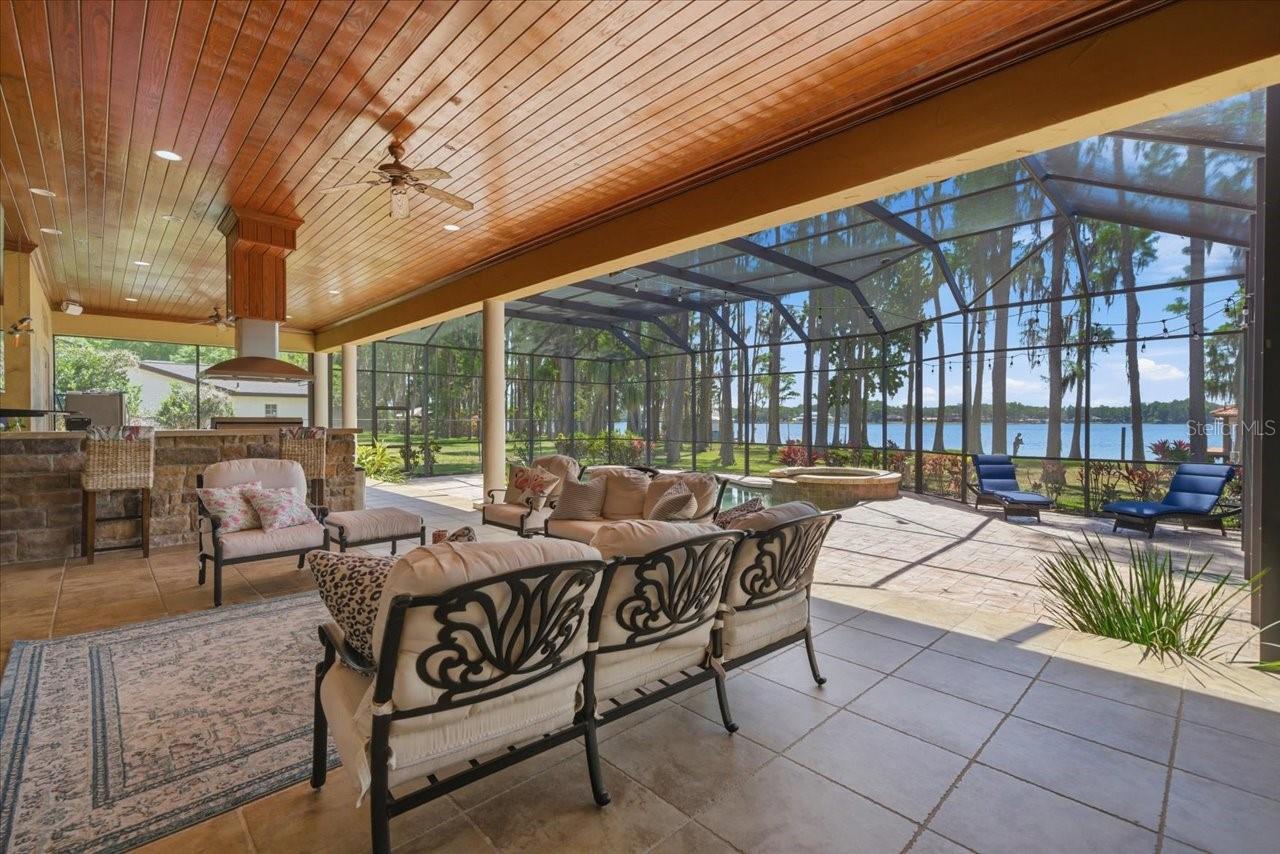 Listing photo id 70 for 18258 Wayne Road