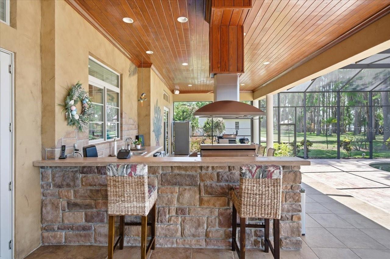 Listing photo id 71 for 18258 Wayne Road