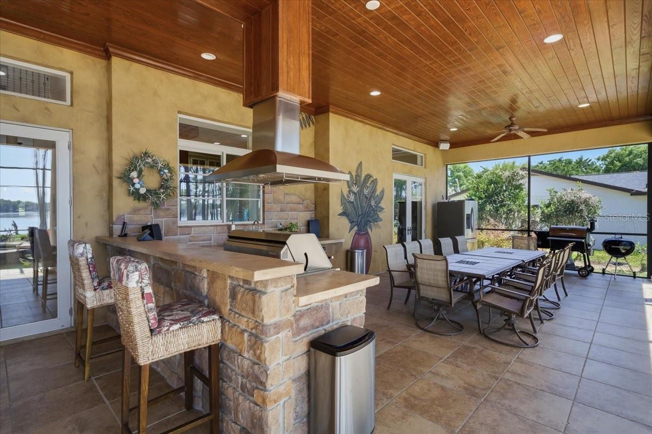 Listing photo id 73 for 18258 Wayne Road