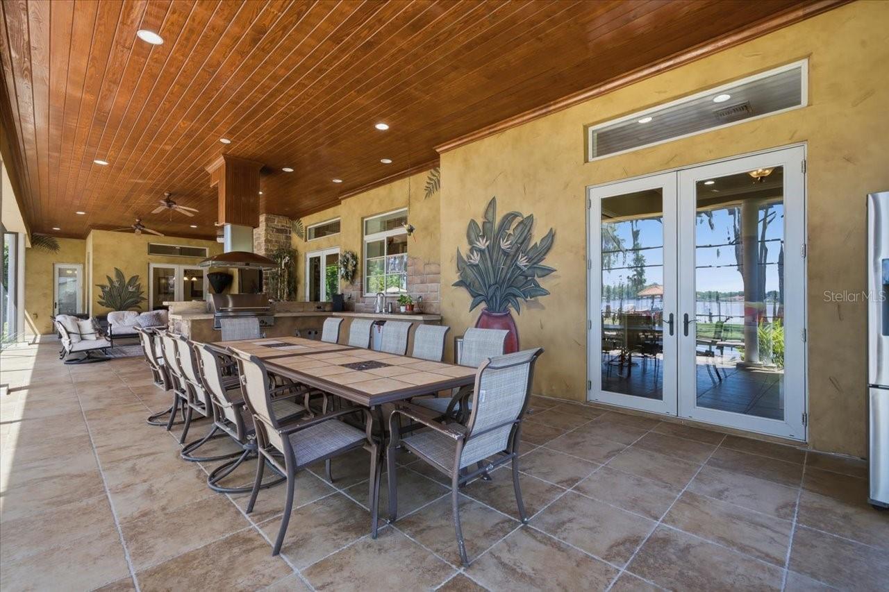 Listing photo id 74 for 18258 Wayne Road