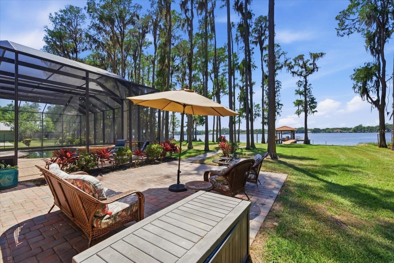 Listing photo id 79 for 18258 Wayne Road