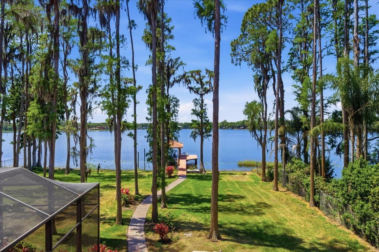 Listing photo id 81 for 18258 Wayne Road
