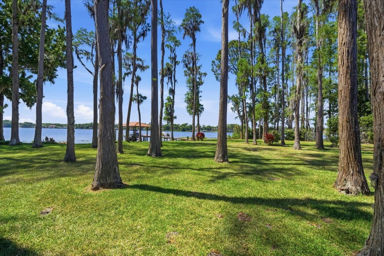 Listing photo id 82 for 18258 Wayne Road