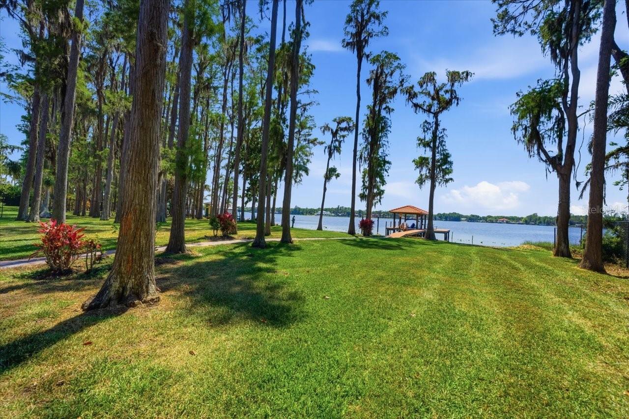 Listing photo id 83 for 18258 Wayne Road