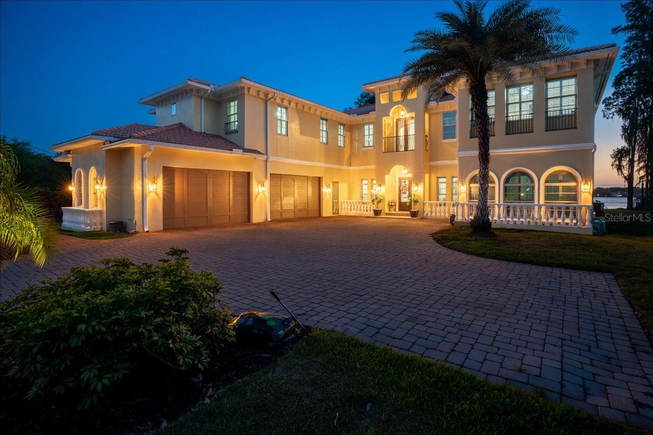 Listing photo id 7 for 18258 Wayne Road