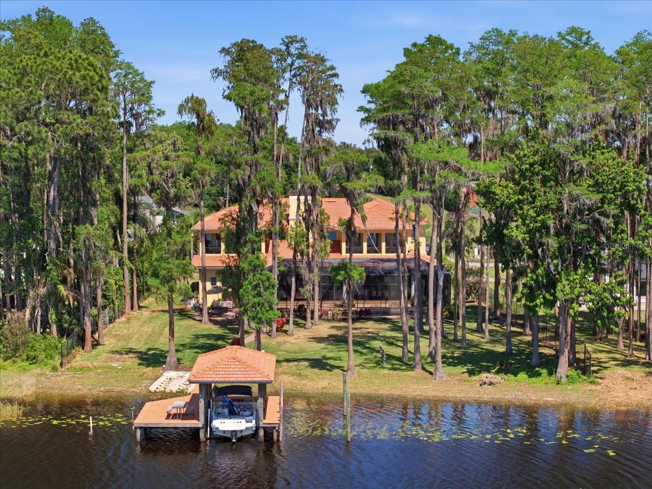 Listing photo id 94 for 18258 Wayne Road