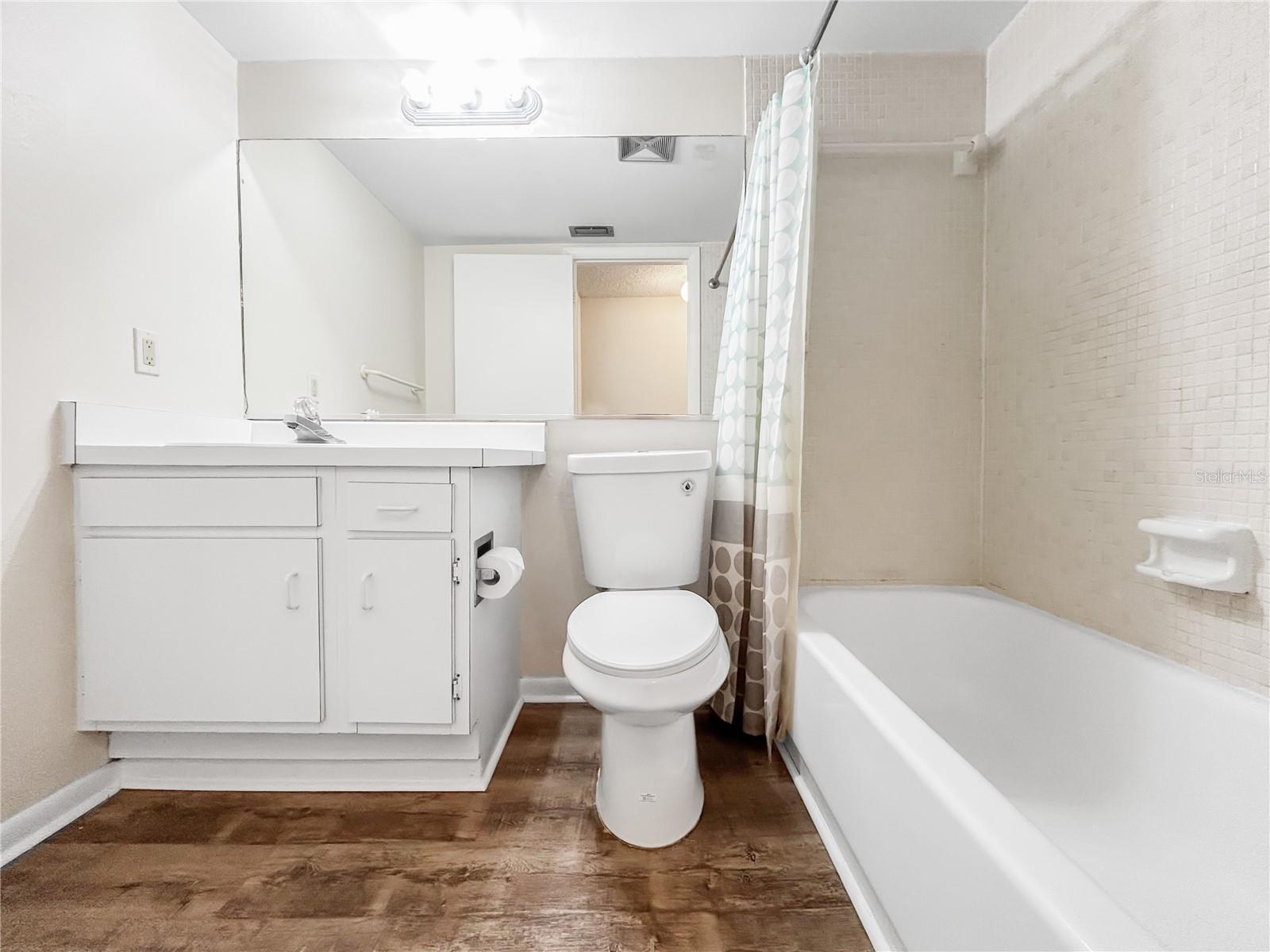 Image 17 of 25 For 6336 Newtown Circle 36b2