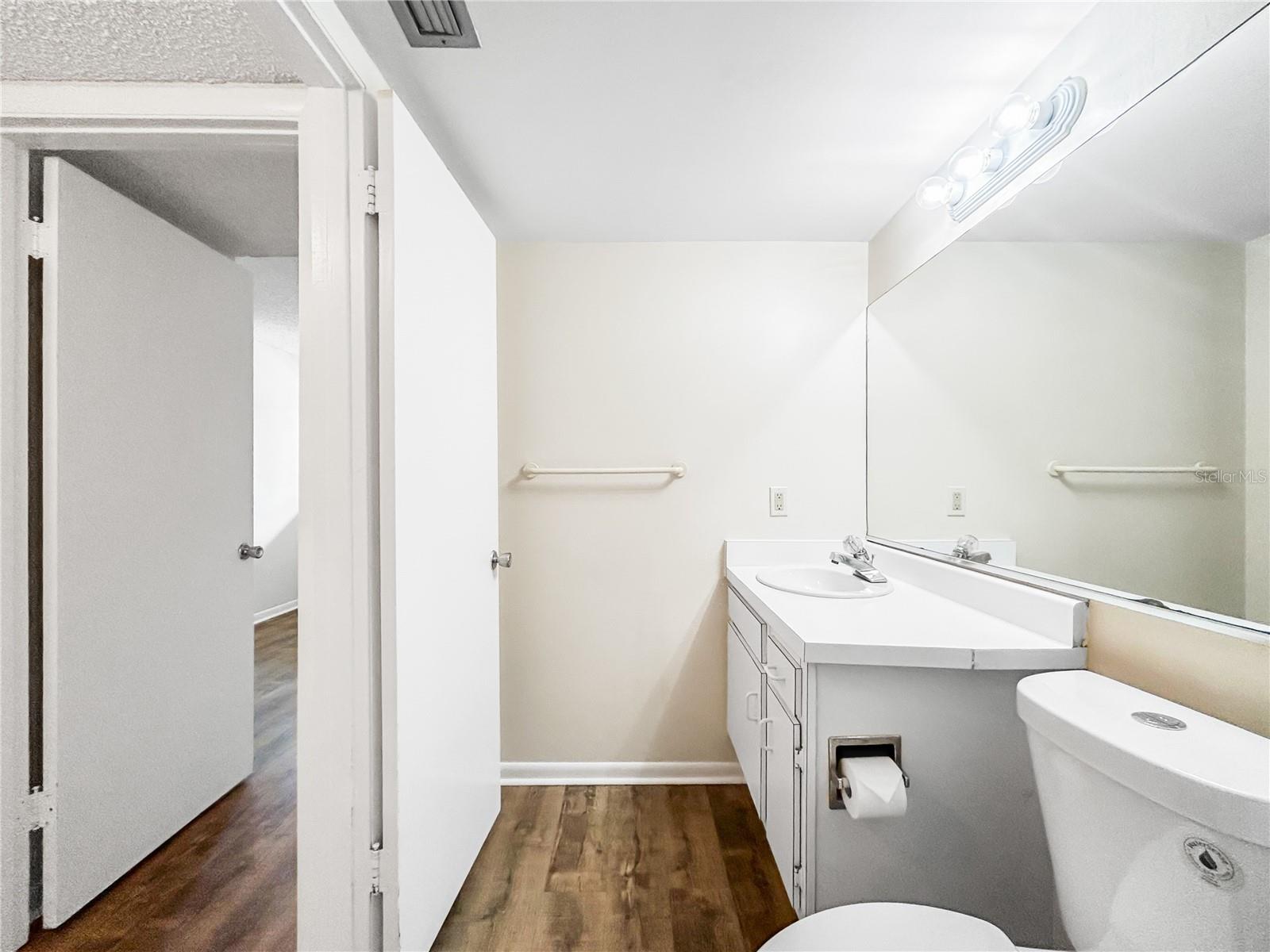 Image 18 of 25 For 6336 Newtown Circle 36b2