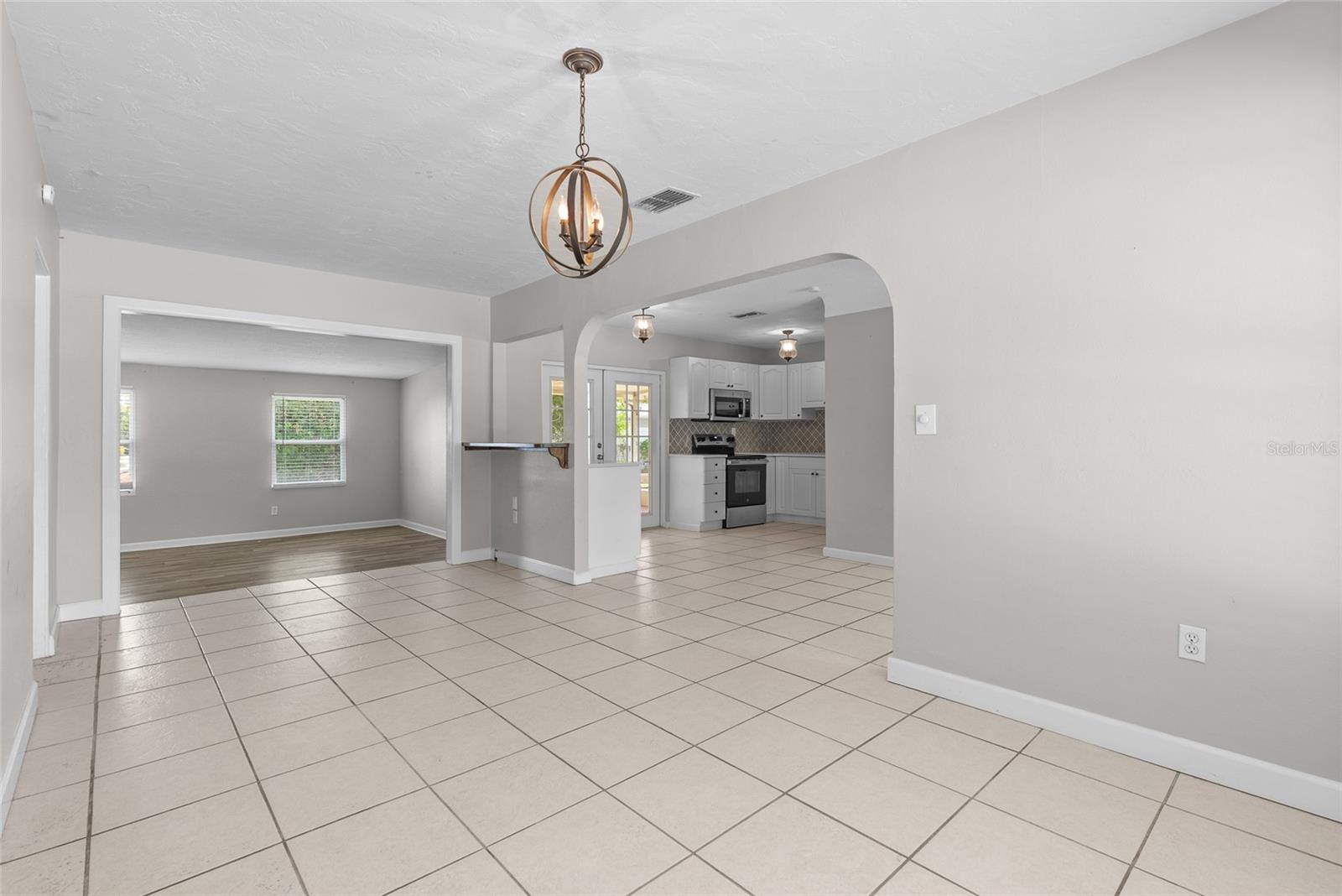 Image 11 of 45 For 4813 Lake Charles Drive N