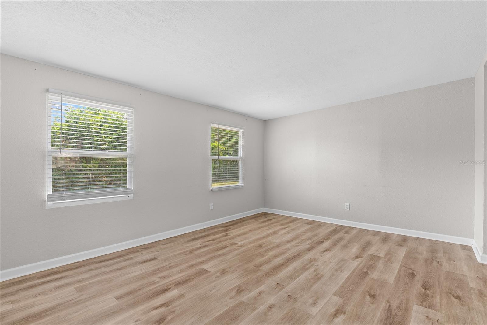 Image 13 of 45 For 4813 Lake Charles Drive N