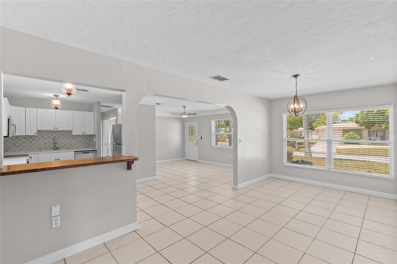 Image 14 of 45 For 4813 Lake Charles Drive N
