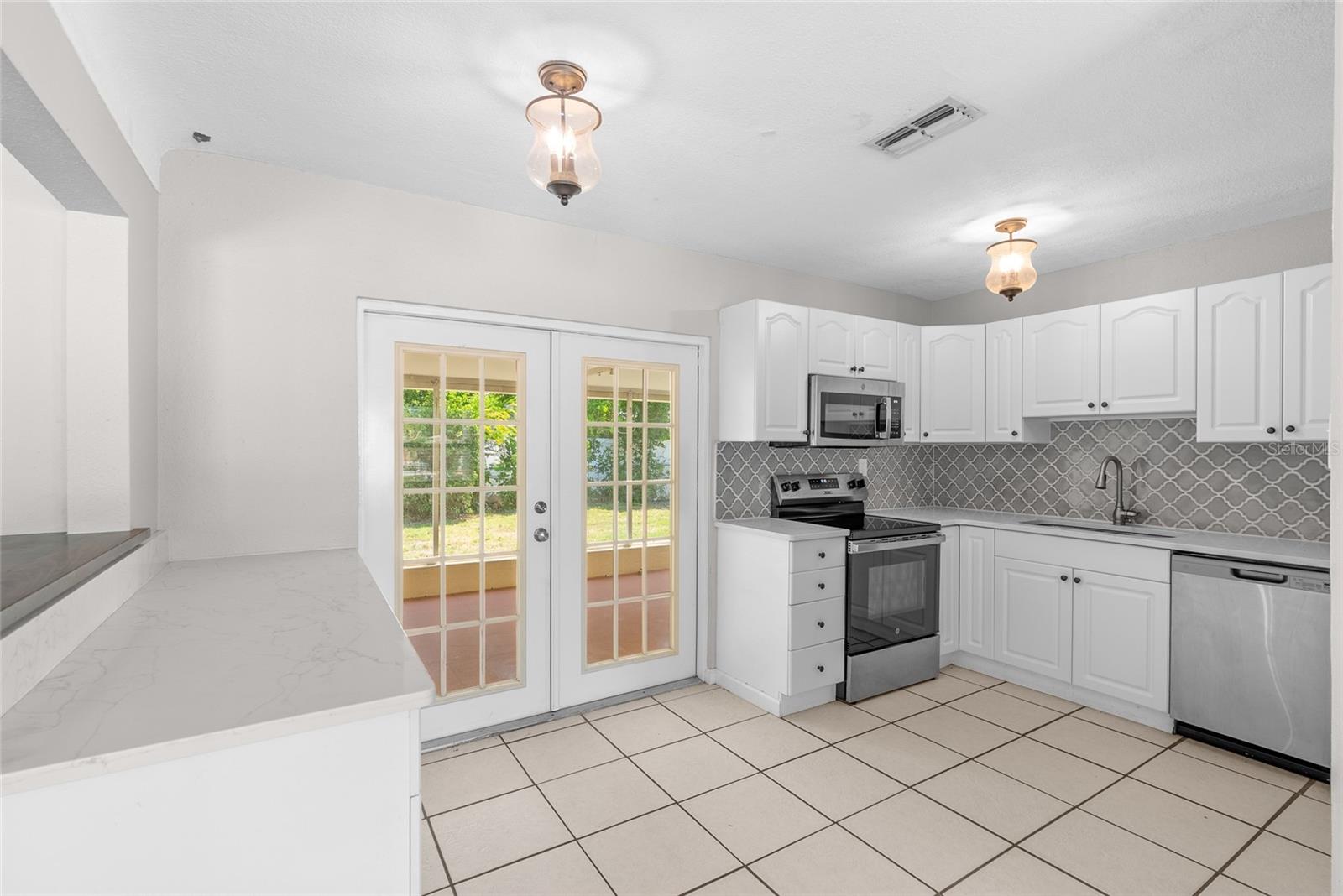 Image 17 of 45 For 4813 Lake Charles Drive N