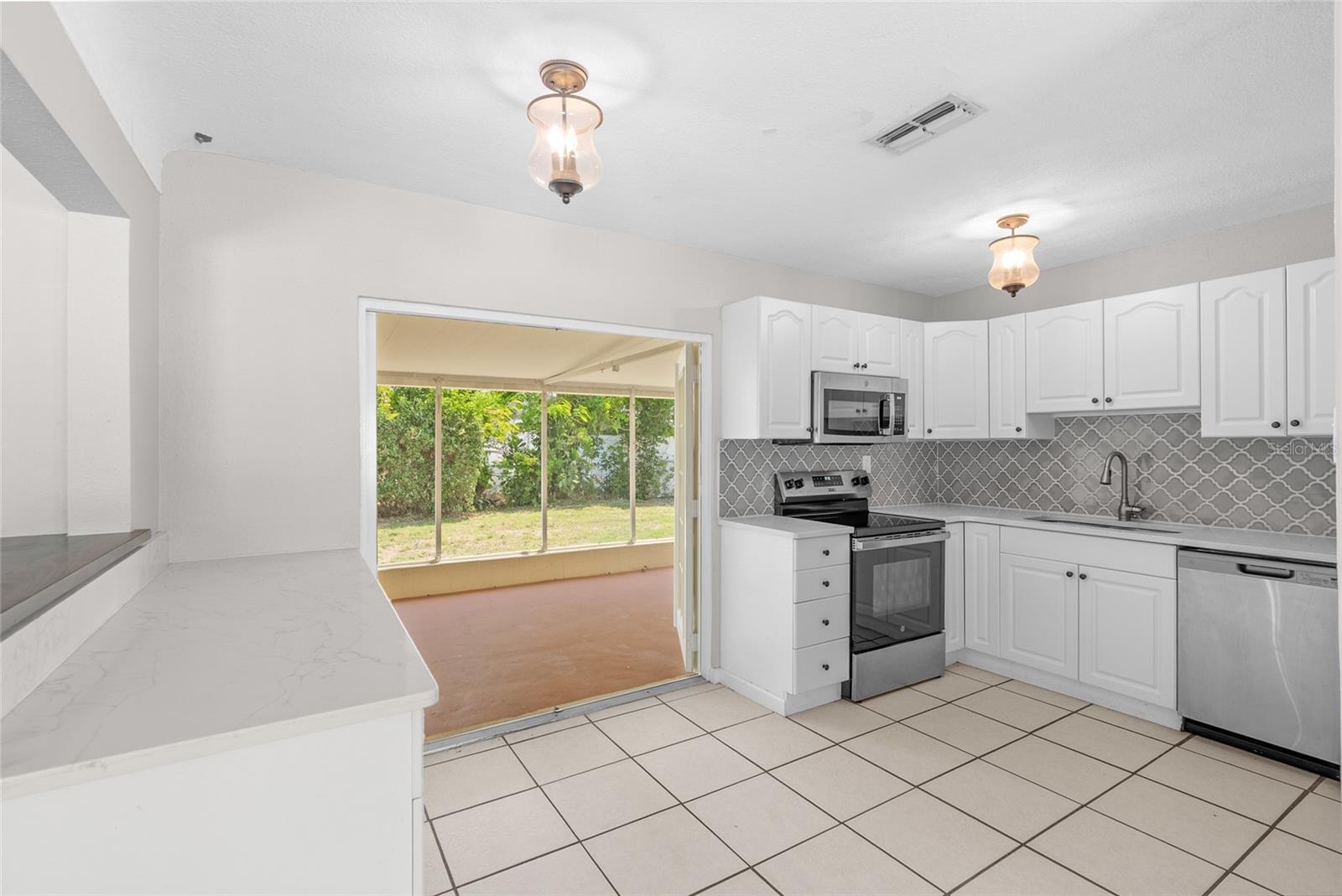 Image 18 of 45 For 4813 Lake Charles Drive N