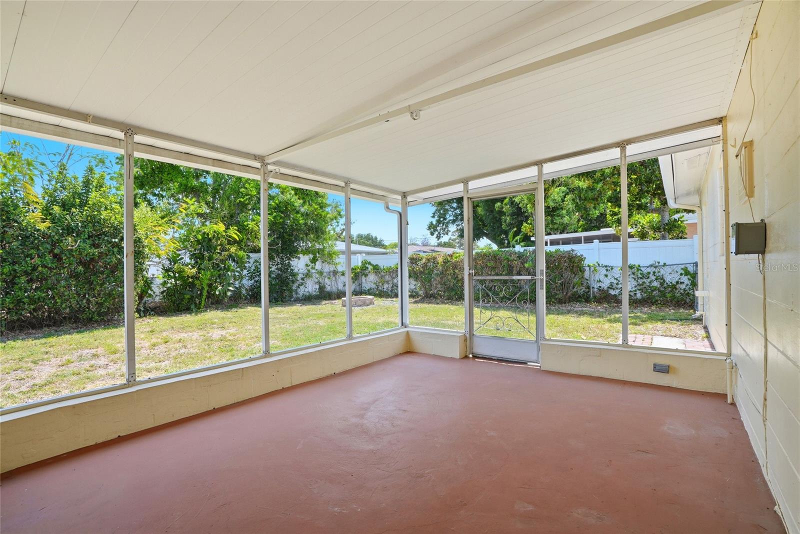 Image 19 of 45 For 4813 Lake Charles Drive N