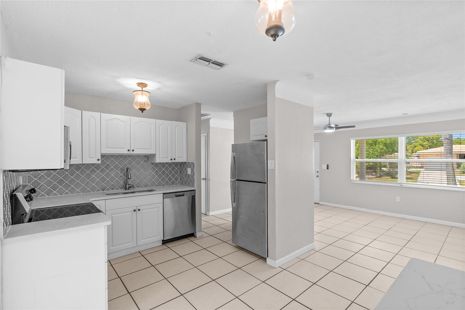 Image 22 of 45 For 4813 Lake Charles Drive N