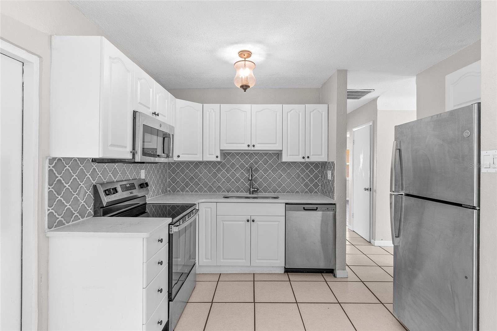 Image 23 of 45 For 4813 Lake Charles Drive N