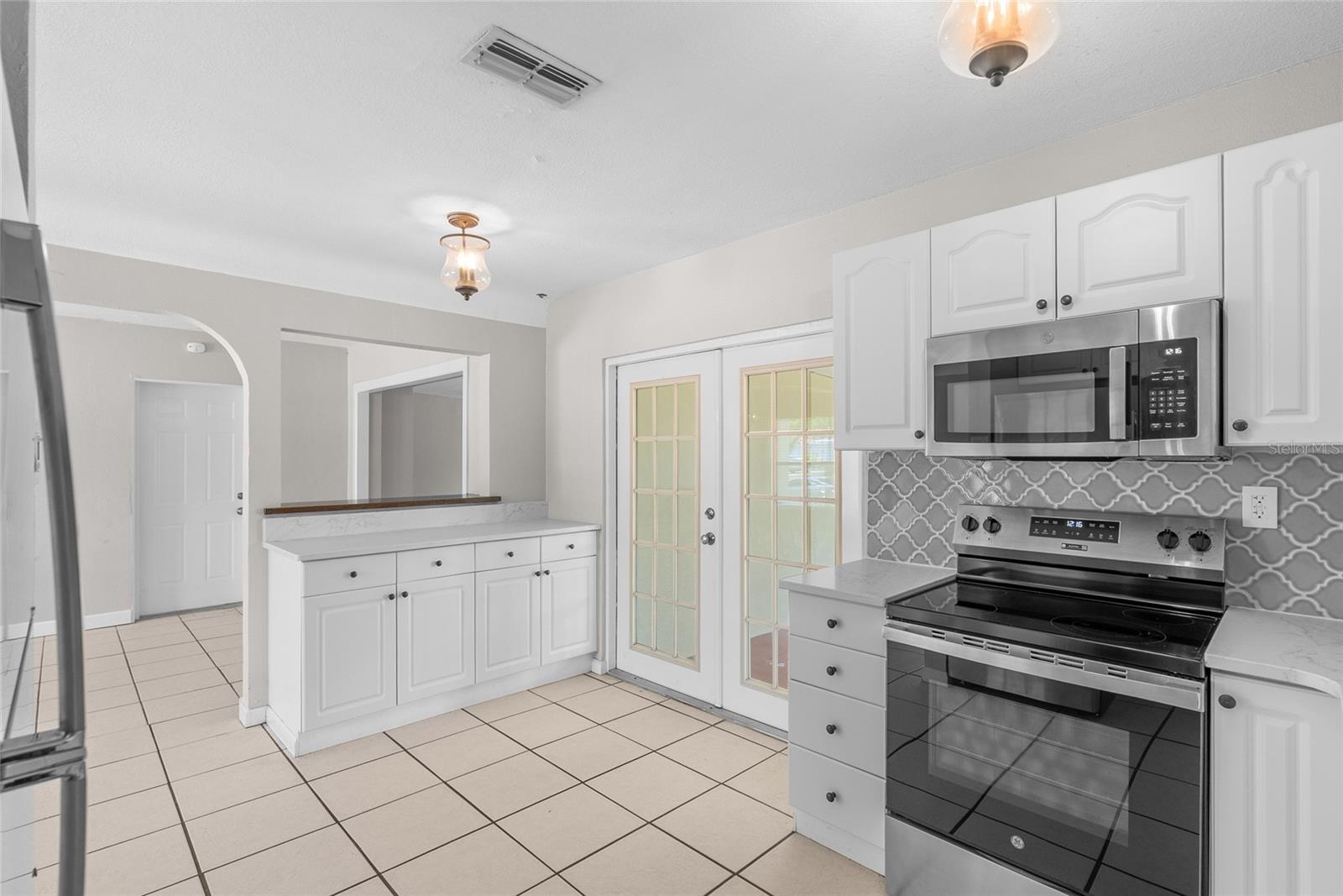 Image 24 of 45 For 4813 Lake Charles Drive N