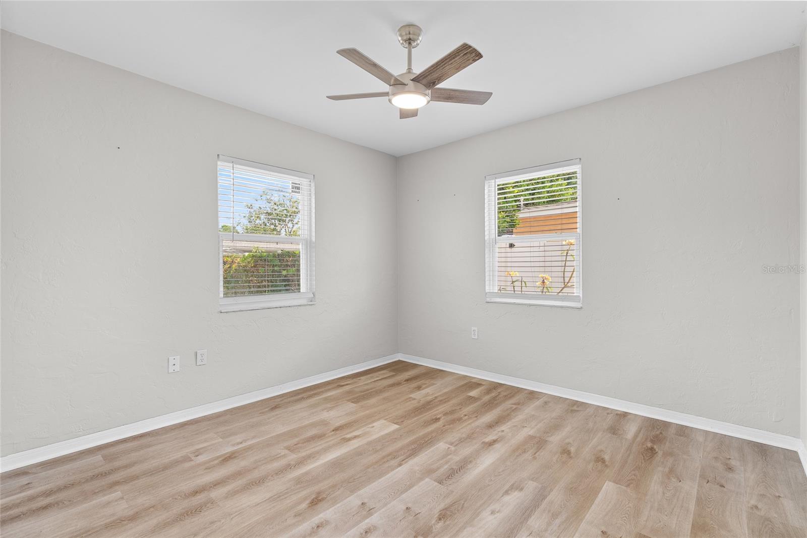 Image 26 of 45 For 4813 Lake Charles Drive N