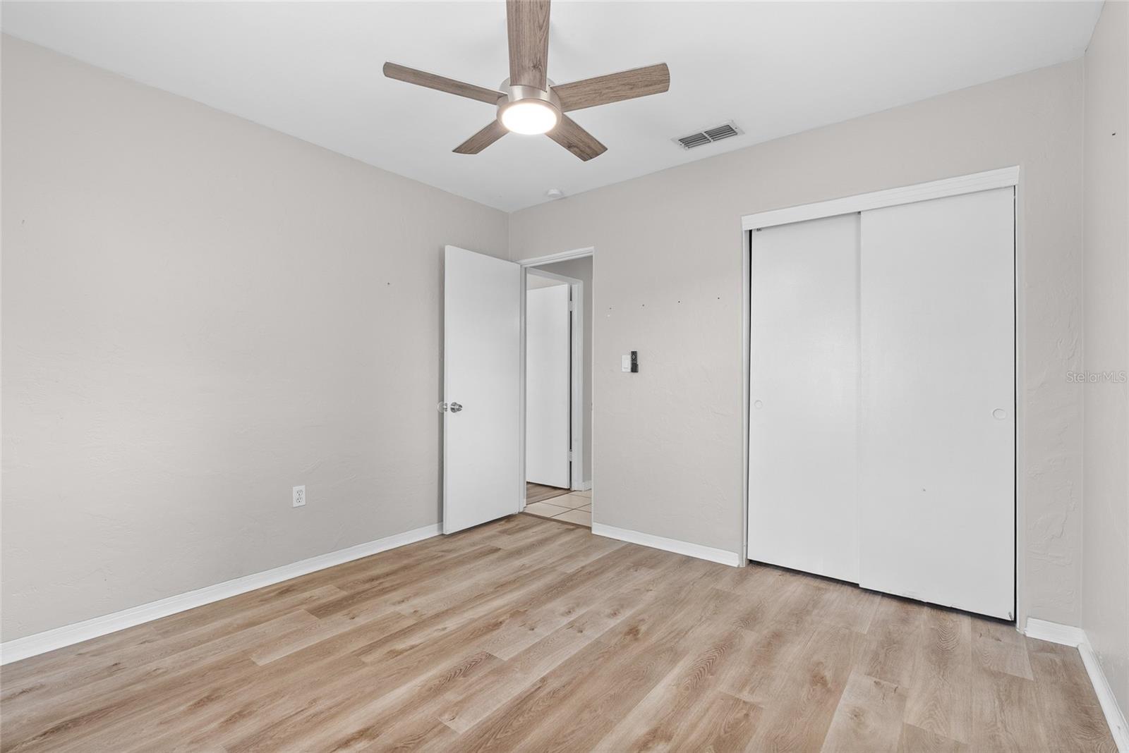 Image 27 of 45 For 4813 Lake Charles Drive N