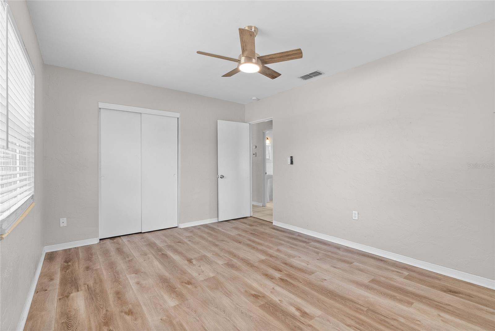 Image 31 of 45 For 4813 Lake Charles Drive N