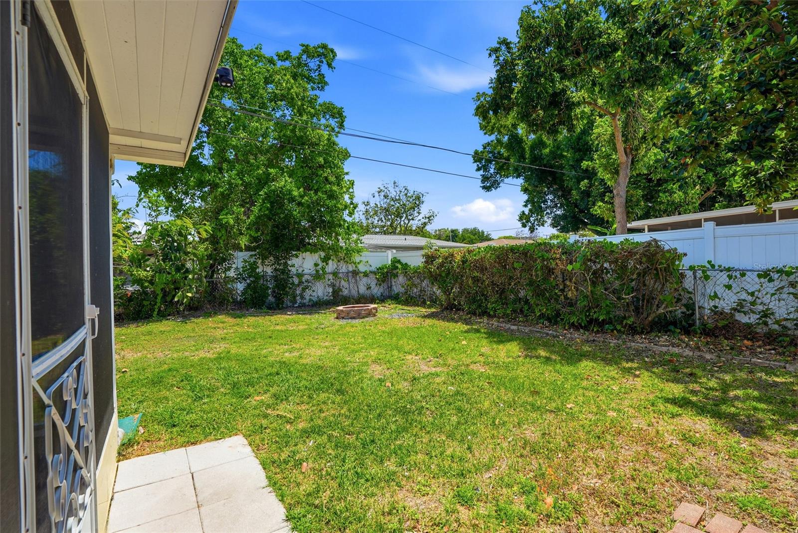Image 34 of 45 For 4813 Lake Charles Drive N