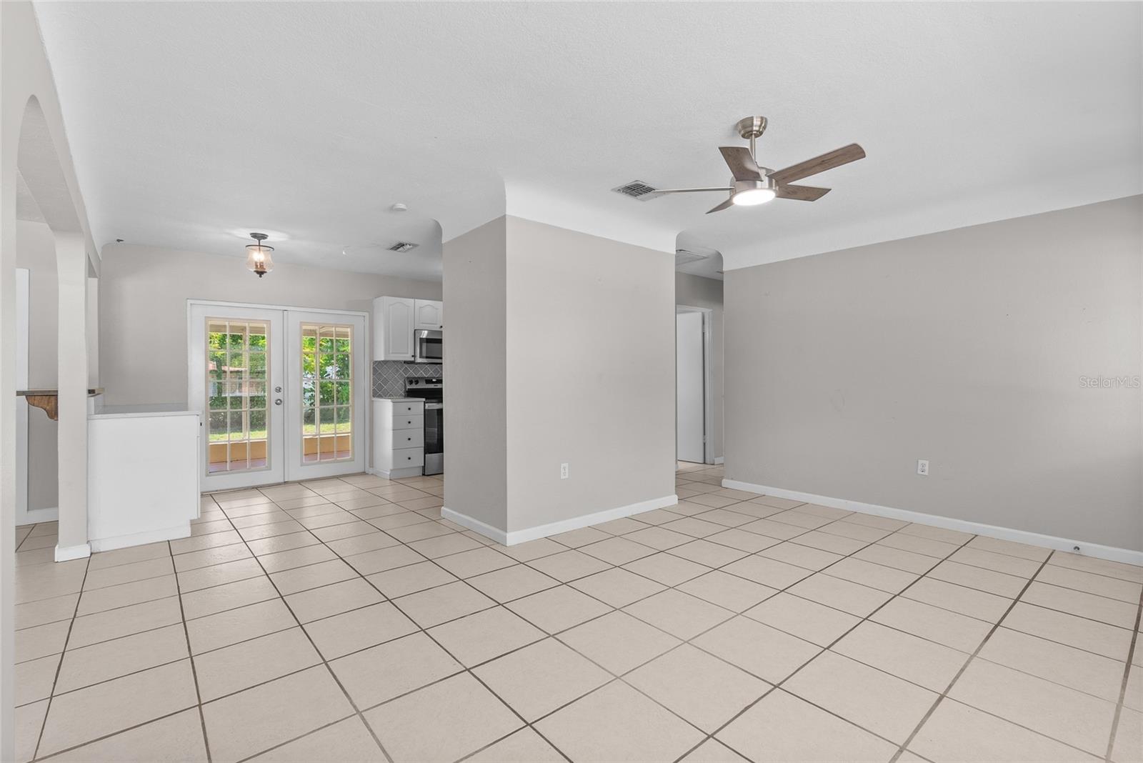 Image 5 of 45 For 4813 Lake Charles Drive N