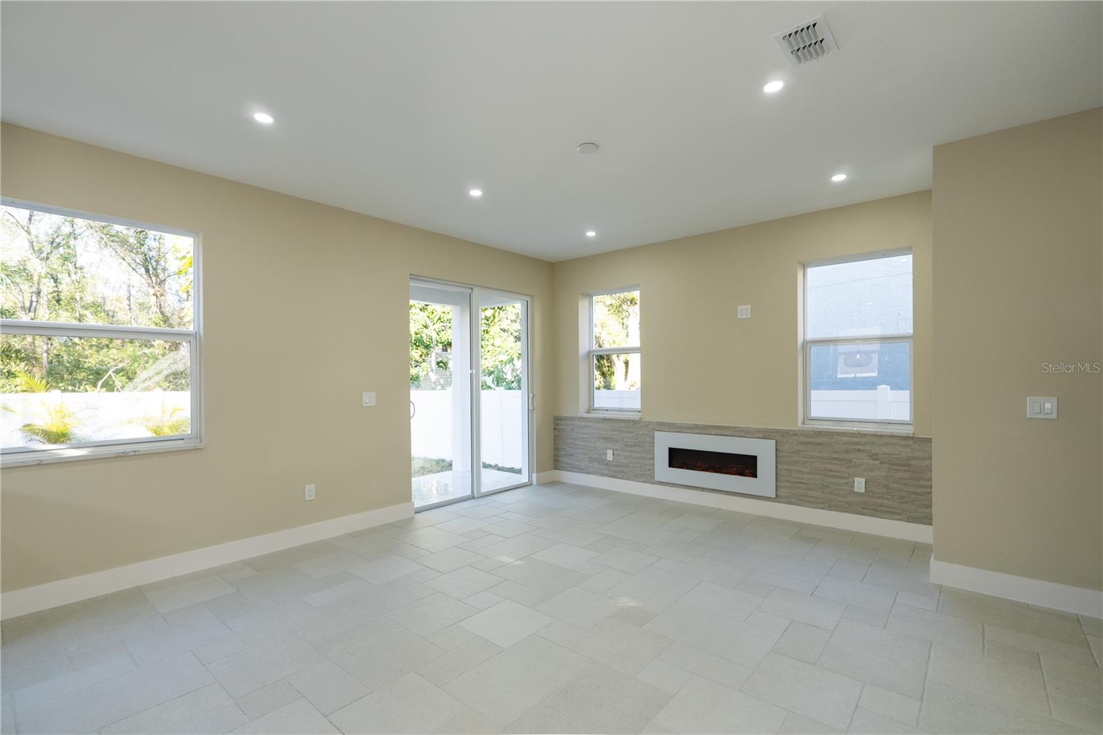 Image 10 of 46 For 7617 Amherst Street