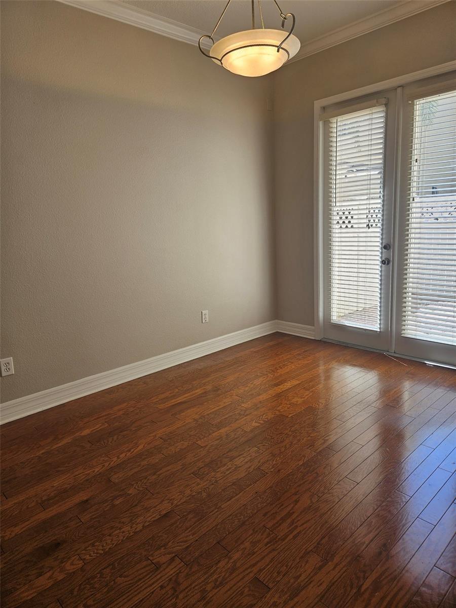 Image 8 of 31 For 1005 Edison Park Court