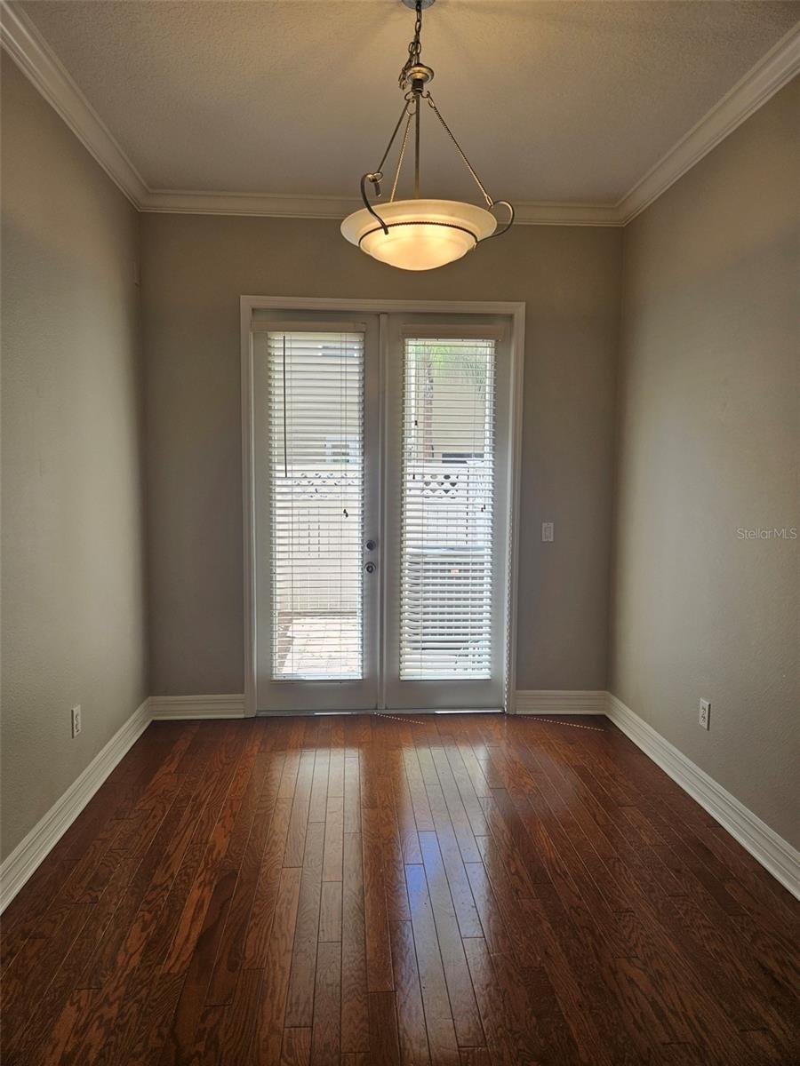 Image 9 of 31 For 1005 Edison Park Court