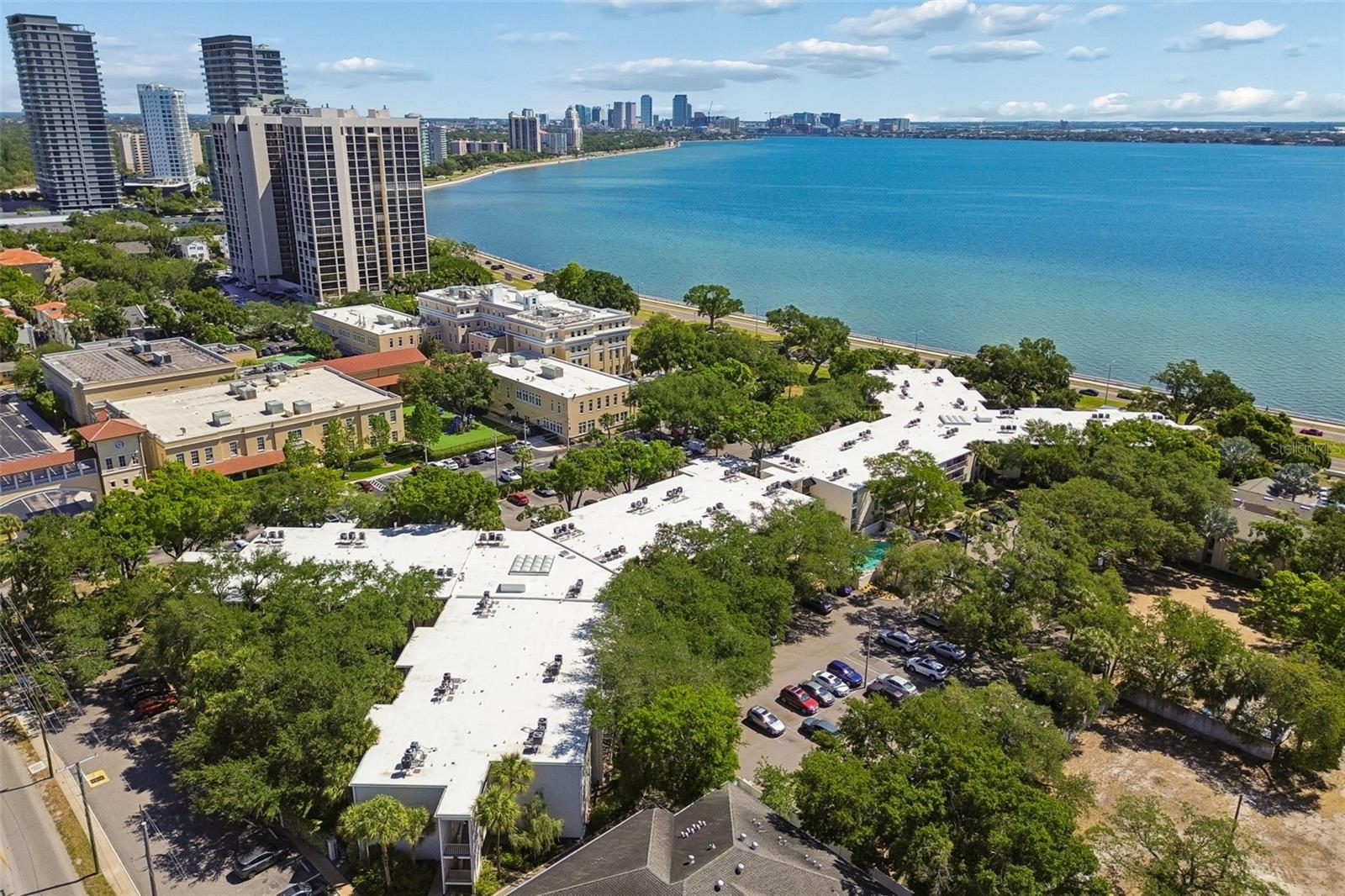 Image 22 of 33 For 3325 Bayshore Boulevard D14